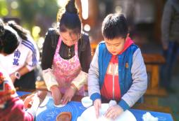  帶著孩子一起體驗(yàn)國(guó)學(xué)帶來(lái)的快樂(lè)