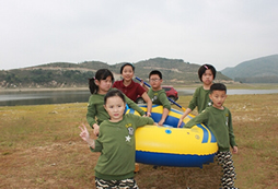 家庭夏令營(yíng)活動(dòng)中都是專業(yè)的教練嗎
