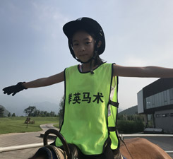 學(xué)習(xí)馬術(shù)培養(yǎng)皇室的氣質(zhì)