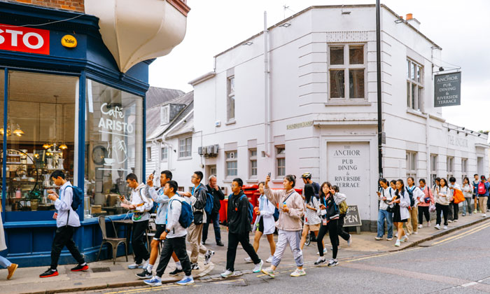 英美親子游學(xué)夏令營(yíng)價(jià)格