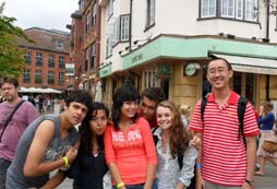  親子游學(xué)夏令營讓您的孩子增長見識(shí)