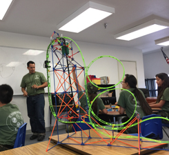 課堂氛圍中體驗(yàn)中西方教育差異