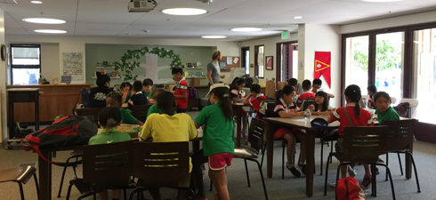 融入美國(guó)本土生活全面鍛煉口語(yǔ)交流能力