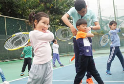 參加2024年網(wǎng)球夏令營收獲健康體魄!