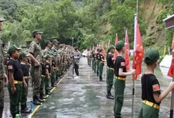 愛國教育，軍事訓(xùn)練、隊(duì)列訓(xùn)練