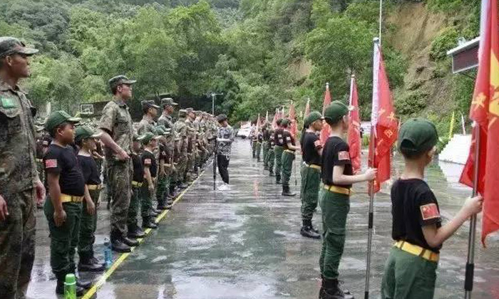 愛國(guó)教育，軍事訓(xùn)練、隊(duì)列訓(xùn)練