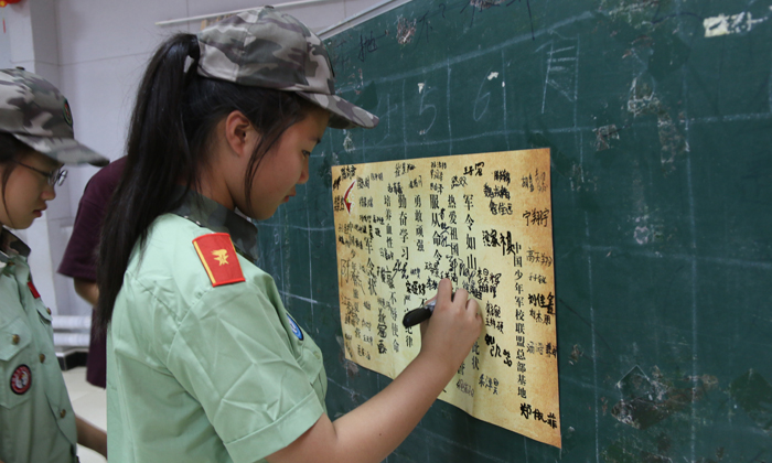 三亞青少年軍事夏令營使孩子的綜合能力得到提高