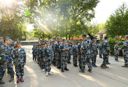 三亞軍事夏令營(yíng)鍛煉孩子自理能力