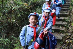 假期讓孩子參加軍事夏令營有必要嗎？