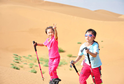 沙漠夏令營讓孩子學(xué)會團(tuán)結(jié)協(xié)作
