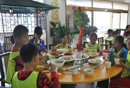 內(nèi)蒙古沙漠夏令營(yíng)了解牧民人生活