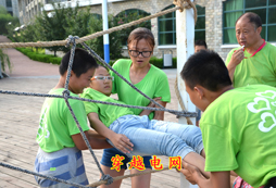 青島小學(xué)生暑假夏令營讓孩子從內(nèi)心開始提升
