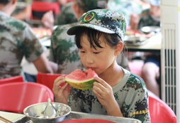 上海西點(diǎn)軍事夏令營塑造青少年良好品格！