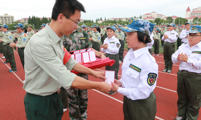 上海軍事夏令營教官團(tuán)隊(duì)