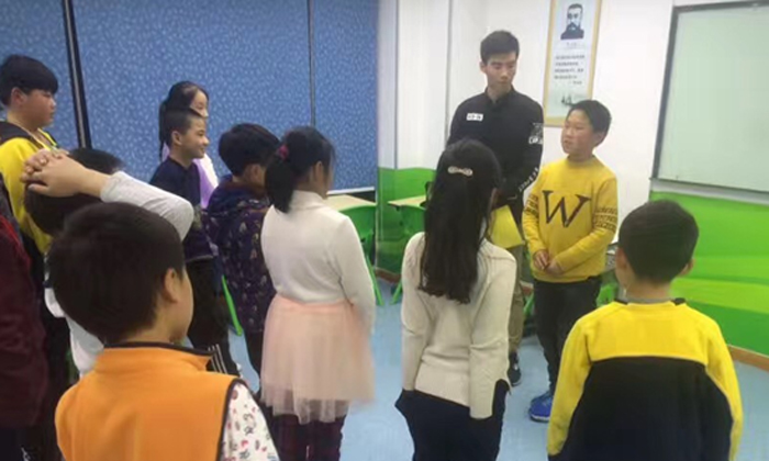 700 2上臺演講.jpg