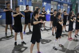 不知道上海兒童夏令營(yíng)去哪里報(bào)名？我們?yōu)槟峁┤轿坏膱?bào)名指南
