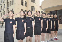 2024年在上海有什么女子軍事夏令營課程？