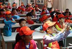 養(yǎng)成樂于與人交往的性格