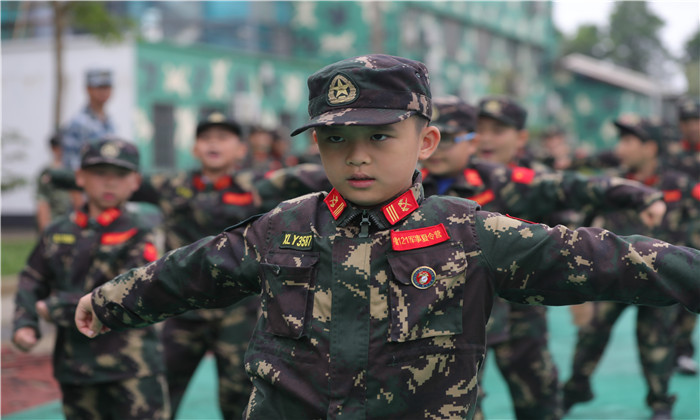 2022“未來精英”特種兵體驗(yàn)7天夏令營.jpg