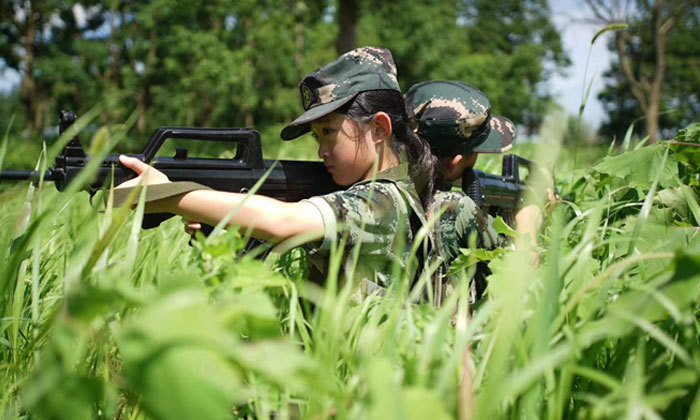 2022“鏗鏘玫瑰”女子特種兵體驗(yàn)7天夏令營(yíng).jpg