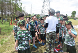 上海軍事夏令營的集體活動(dòng)增強(qiáng)孩子人際交往能力