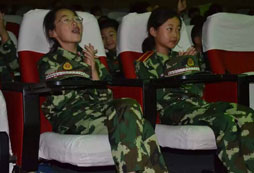 上海夏令營讓學(xué)員既能感受到夏令營樂趣