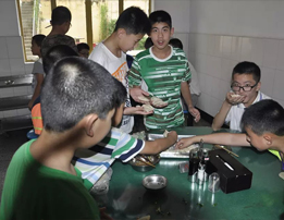 參加上海軍事夏令營讓孩子預防少年網(wǎng)癮