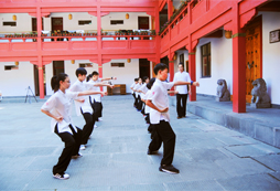 參加商丘武術夏令營讓孩子終身受益