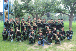 參加山西兒童軍事夏令營(yíng)拒做溫室花朵