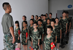 山西兒童軍事夏令營(yíng)給孩子一個(gè)充實(shí)快樂的暑假