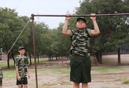 山西中學生軍事夏令營給予孩子正確的教育