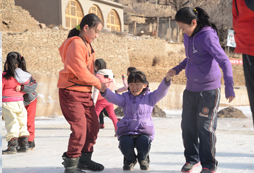 參加山西暑期夏令營(yíng)給留守兒童多一些關(guān)愛