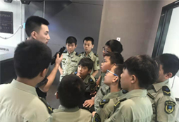 紹興軍事青少年夏令營讓孩子從吃苦中磨練意志