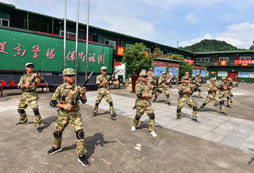 孩子參加邵陽(yáng)軍事夏令營(yíng)能夠受益良多