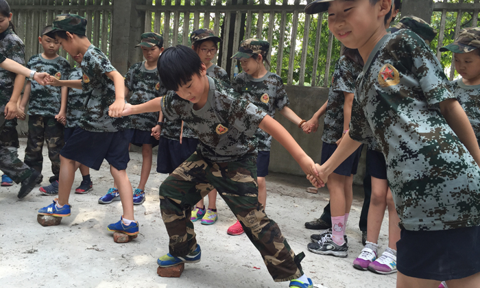 生存夏令營全面提升中學(xué)生軍事技能.jpg