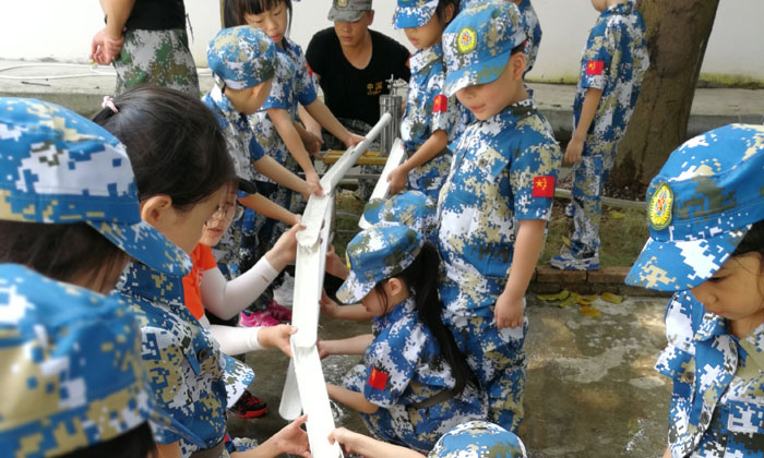 深圳兒童軍事夏令營(yíng)