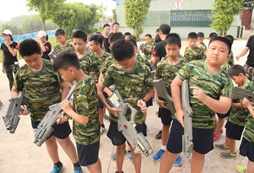 深圳中小學生軍事夏令營給你一個軍人的生活的機會