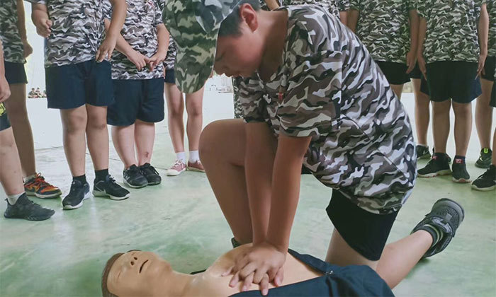 深圳軍訓(xùn)夏令營報(bào)名哪家好