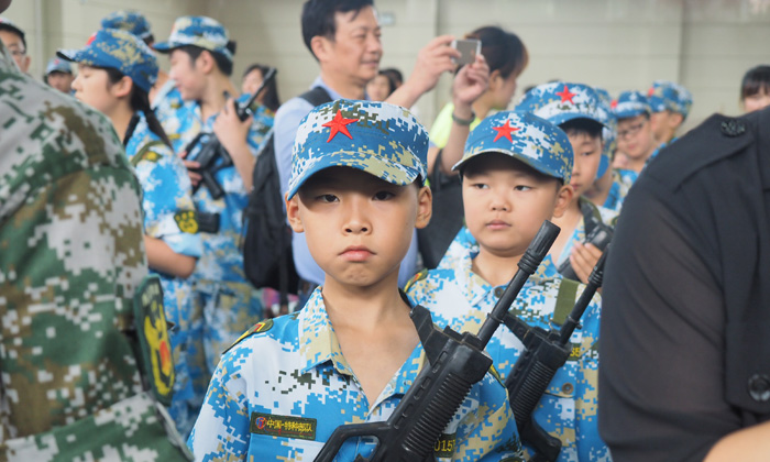 軍事特訓(xùn)給孩子一次軍旅生活體驗