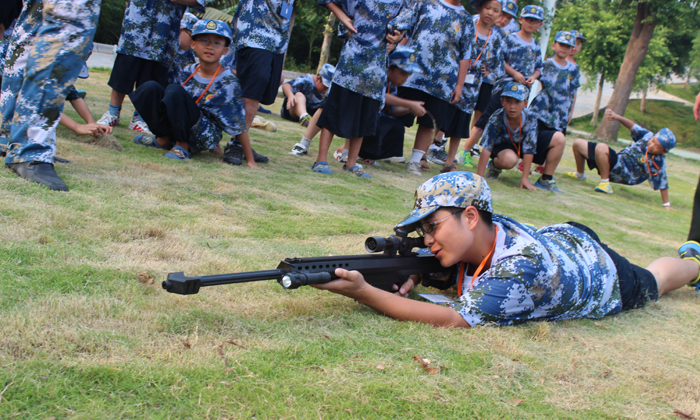 深圳軍旅夏令營(yíng)合適多大孩子參加.jpg