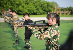 參加石家莊軍事夏令營讓孩子有一個(gè)充實(shí)的假期