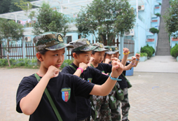 十堰中學生軍事夏令營讓家長學會去傾聽孩子
