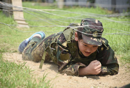 參加十堰中學生軍事夏令營讓孩子健康成長