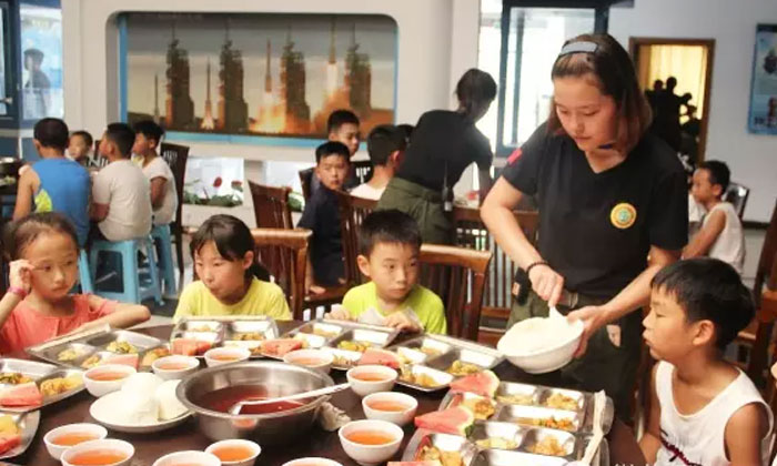 四川暑假拓展夏令營磨練孩子戰(zhàn)勝困難的意志