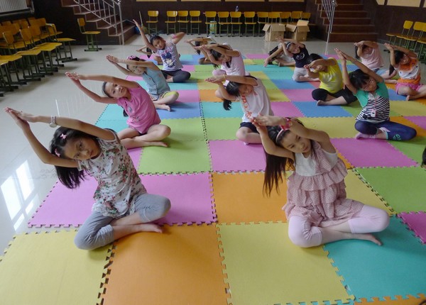 參加暑假藝術(shù)類夏令營(yíng)打造孩子淑女氣質(zhì)