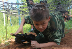 參加暑期夏令營(yíng)活動(dòng)體驗(yàn)吃苦生活