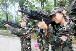 暑期學(xué)生夏令營(yíng)讓孩子樹立理想！