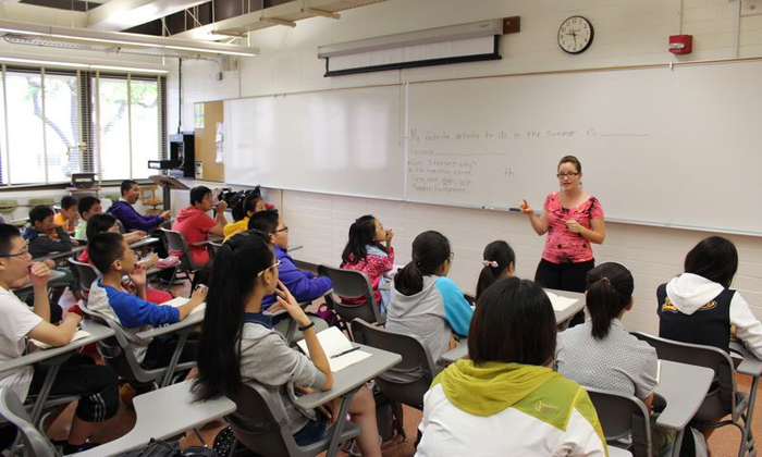 暑假游學(xué)夏令營為孩子提供了國外的課堂氛圍