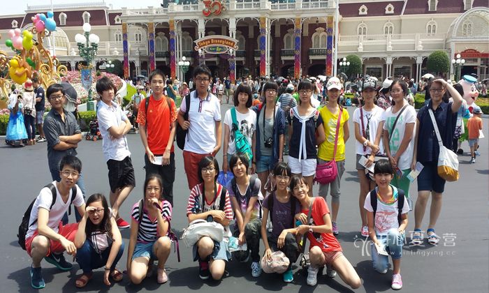 迪士尼團(tuán)員合影.jpg