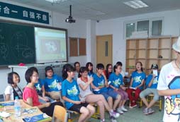 暑期小學(xué)生夏令營為孩子提供體驗式英語課堂
